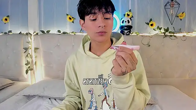 AleAurarashi online show from December 1, 2025, 4:50 am