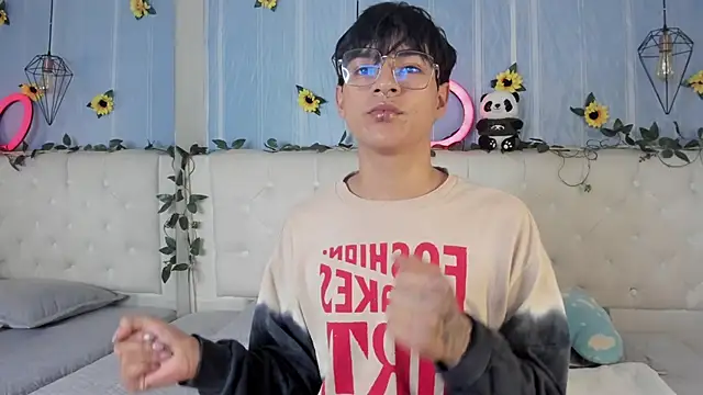 AleAurarashi online show from December 2, 2025, 5:46 am