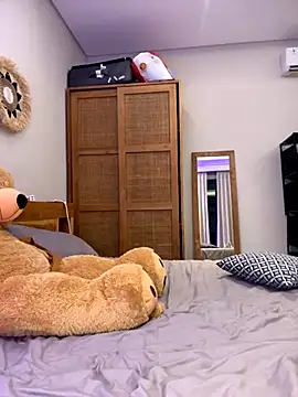 MissBinx online show from October 22, 2025, 11:32 am