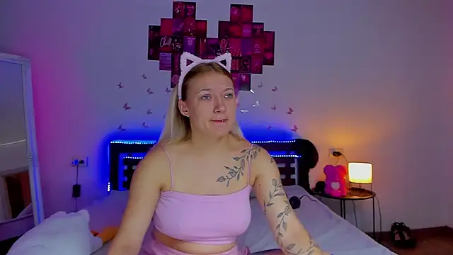 MikkiShowww online show from September 26, 2025, 6:12 pm