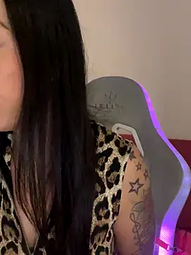 Snapshot of AriaValentina chatting on November 22, 2025, 11:15 pm AriaValentina online show from November 22, 2025, 11:15 pm