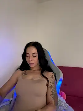 Snapshot of AriaValentina chatting on November 25, 2025, 10:32 pm AriaValentina online show from November 25, 2025, 10:32 pm