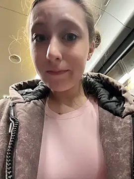 FroggyAnna online show from November 12, 2025, 3:34 pm