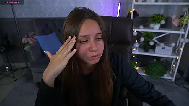 AnnaPearl online show from October 8, 2025, 7:33 pm