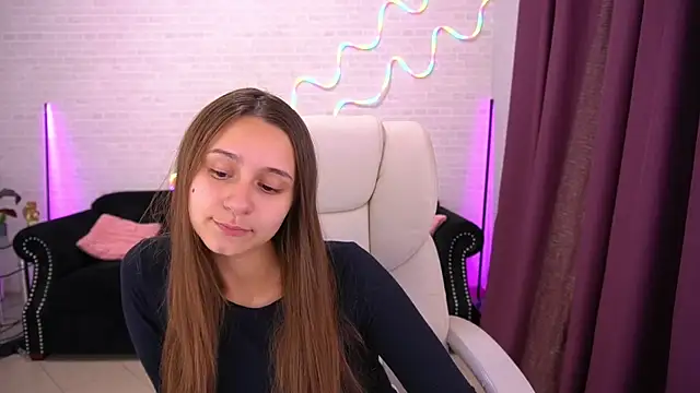 AnnaPearl online show from November 8, 2025, 1:33 pm