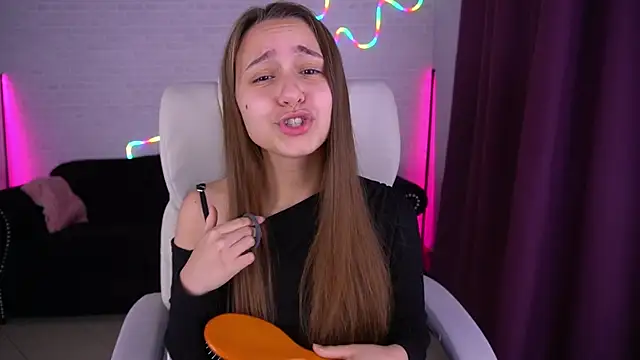 AnnaPearl online show from November 12, 2025, 1:11 pm