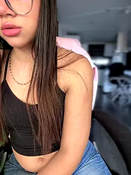Snapshot of Queen__Love chatting on September 12, 2025, 7:58 pm Queen Love online show from September 12, 2025, 7:58 pm