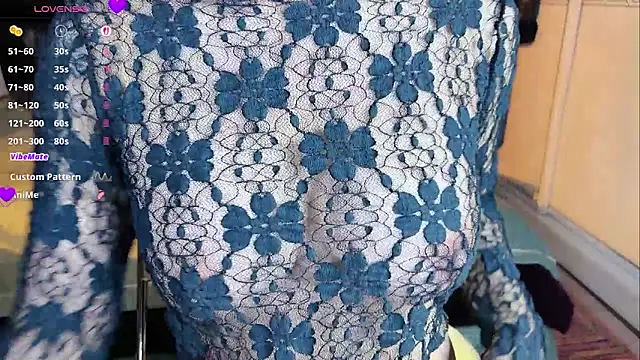 lingzi9333 online show from November 8, 2025, 12:38 pm