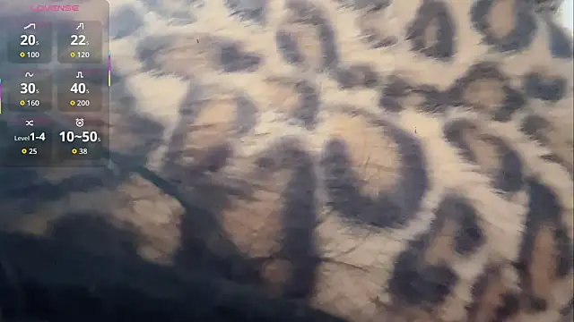 lingzi9333 online show from November 19, 2025, 6:02 am