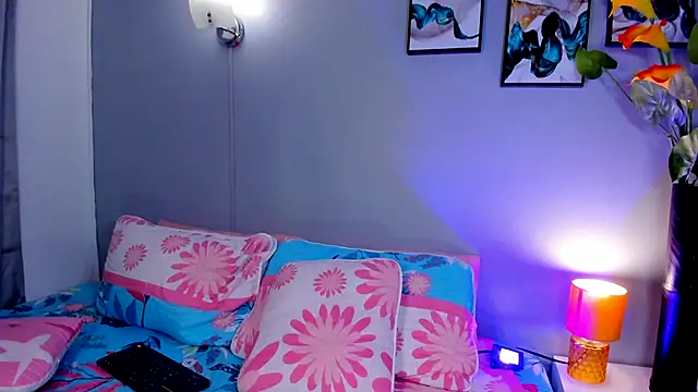 Zoee10 online show from November 7, 2025, 5:02 pm