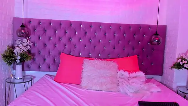 Scarlet Monroee online show from October 4, 2025, 2:42 am