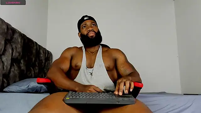 Snapshot of james_musclebbc chatting on May 7, 2026, 12:21 pm james musclebbc online show from May 7, 2026, 12:21 pm