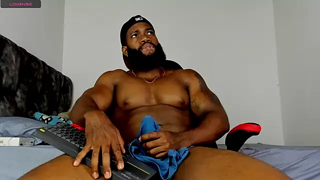 Snapshot of james_musclebbc chatting on May 16, 2026, 12:18 am james musclebbc online show from May 16, 2026, 12:18 am