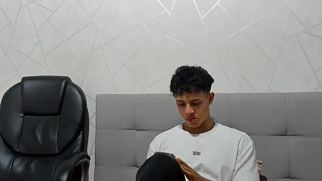 Alex Colton7 online show from October 19, 2025, 2:34 am