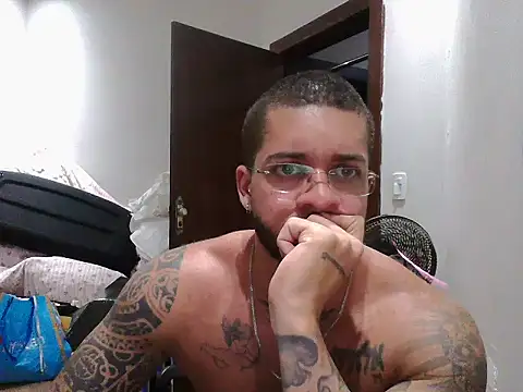 Snapshot of Mitt1993b chatting on November 13, 2025, 10:52 pm Mitt1993b online show from November 13, 2025, 10:52 pm