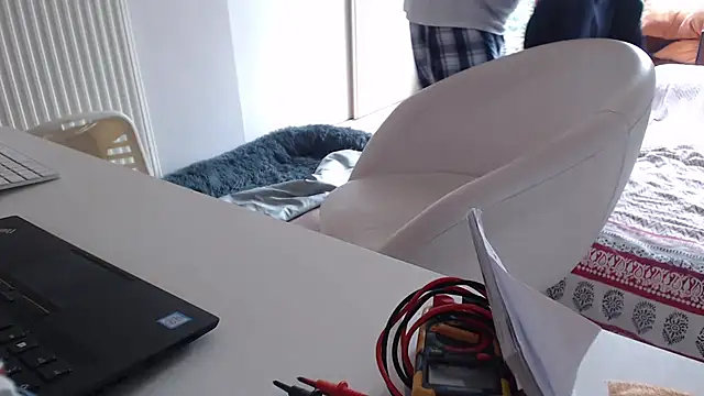 Snapshot of knodli chatting on October 23, 2025, 9:19 am knodli online show from October 23, 2025, 9:19 am