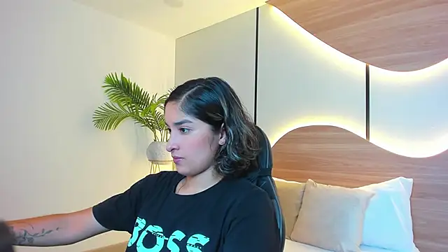 Snapshot of monserrat_blanco chatting on September 28, 2025, 2:17 am monserrat blanco online show from September 28, 2025, 2:17 am