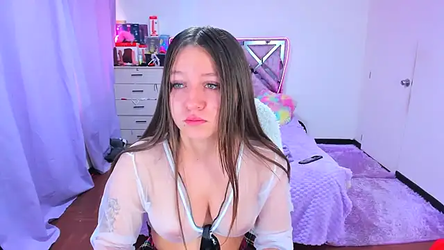 Luna Analya online show from October 28, 2025, 1:25 pm