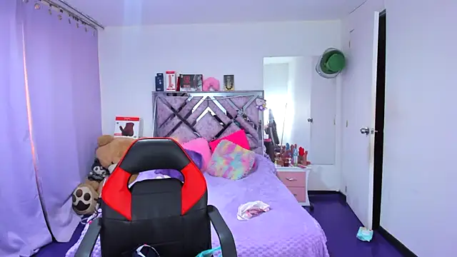 Luna Analya online show from April 8, 2026, 2:50 pm