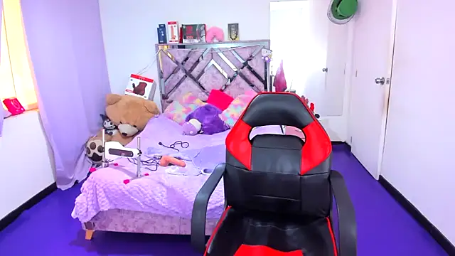 Luna Analya online show from April 15, 2026, 4:25 pm