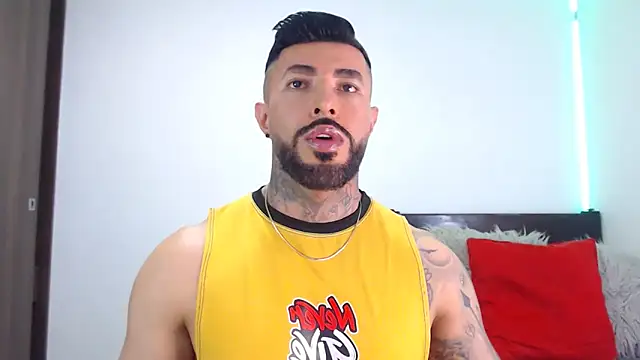 andrea de lucaa online show from February 5, 2026, 8:35 pm