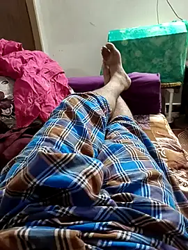 maddy3108 online show from April 20, 2026, 12:57 am