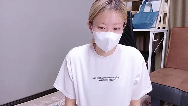 Snapshot of Nana__ch chatting on October 7, 2025, 5:15 am Nana ch online show from October 7, 2025, 5:15 am