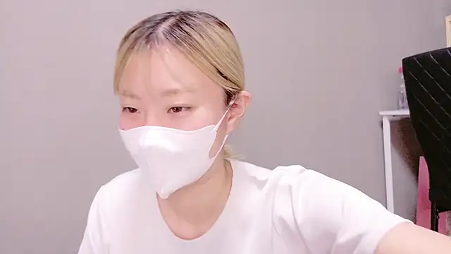 Snapshot of Nana__ch chatting on October 20, 2025, 4:02 am Nana ch online show from October 20, 2025, 4:02 am