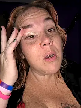 Snapshot of Courdles chatting on November 5, 2025, 5:02 pm Courdles online show from November 5, 2025, 5:02 pm