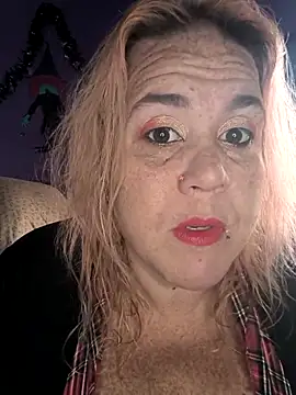 Snapshot of Courdles chatting on November 9, 2025, 9:35 pm Courdles online show from November 9, 2025, 9:35 pm