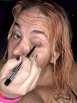 Snapshot of Courdles chatting on November 12, 2025, 5:52 am Courdles online show from November 12, 2025, 5:52 am