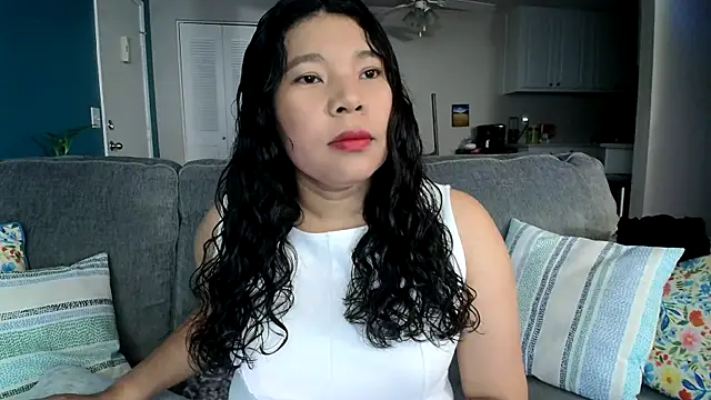 SHEILYN  online show from May 17, 2026, 6:33 am