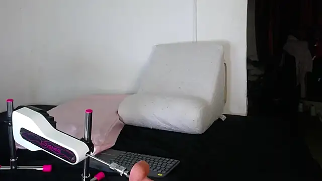 Snapshot of Amber09raiden chatting on October 17, 2025, 3:03 pm Amber09raiden online show from October 17, 2025, 3:03 pm