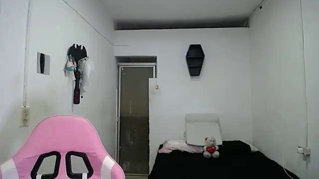 Snapshot of Amber09raiden chatting on October 21, 2025, 10:43 pm Amber09raiden online show from October 21, 2025, 10:43 pm