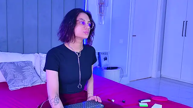 VioletAsh online show from June 8, 2026, 4:24 am
