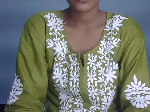 Snapshot of Nura7 chatting on October 28, 2025, 12:09 pm Nura7 online show from October 28, 2025, 12:09 pm