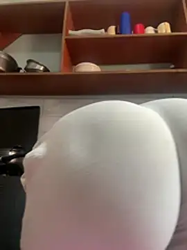 Snapshot of ewatyu chatting on April 8, 2026, 11:10 am ewatyu online show from April 8, 2026, 11:10 am