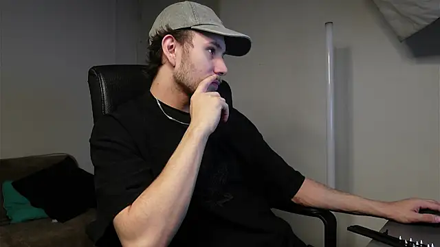 Snapshot of Ethan_Fyre chatting on October 29, 2025, 9:49 pm Ethan Fyre online show from October 29, 2025, 9:49 pm