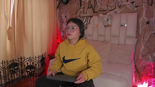 Jade Nmm online show from October 21, 2025, 1:01 pm