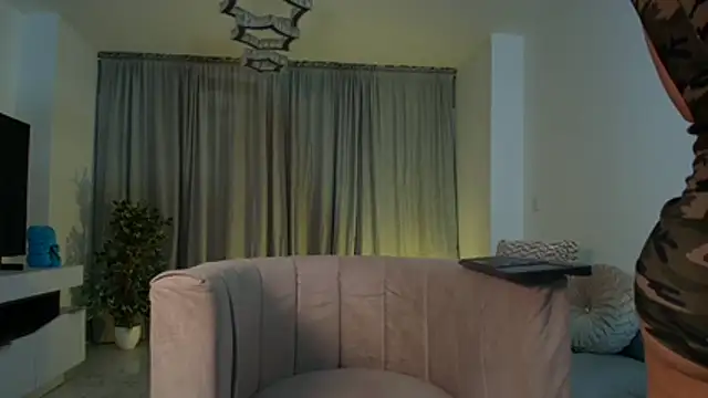 Evellyn clair1 online show from July 14, 2026, 2:05 am