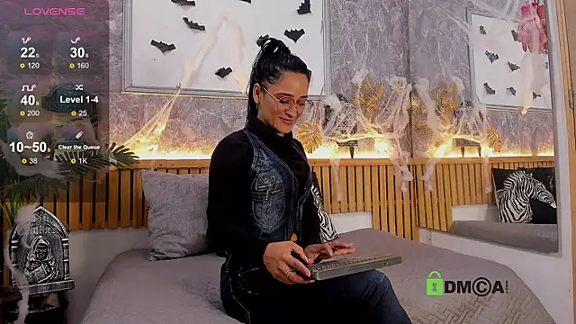 princequinn  online show from October 13, 2025, 7:58 pm