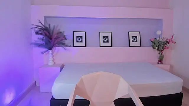 MiaLux5 online show from September 8, 2025, 3:22 pm