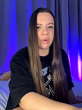 Chloe loo online show from September 21, 2025, 1:35 pm
