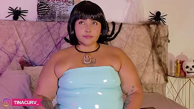 TinaCurv online show from October 31, 2025, 8:32 pm