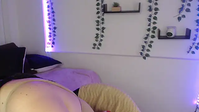 poison doll2 online show from October 18, 2025, 2:40 pm