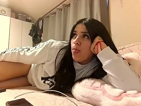 Denisutra777 online show from April 5, 2026, 10:40 pm