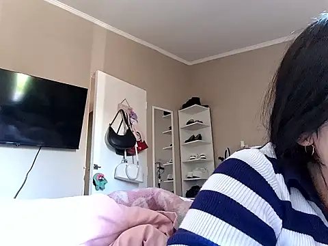 Denisutra777 online show from April 15, 2026, 2:57 pm