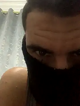 3Omar45 online show from November 11, 2025, 9:48 pm