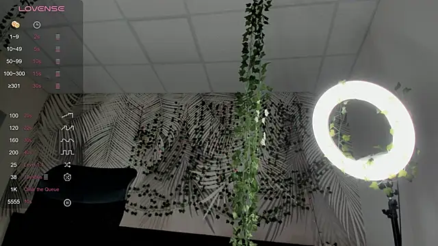 Kira Key online show from December 23, 2025, 1:47 am