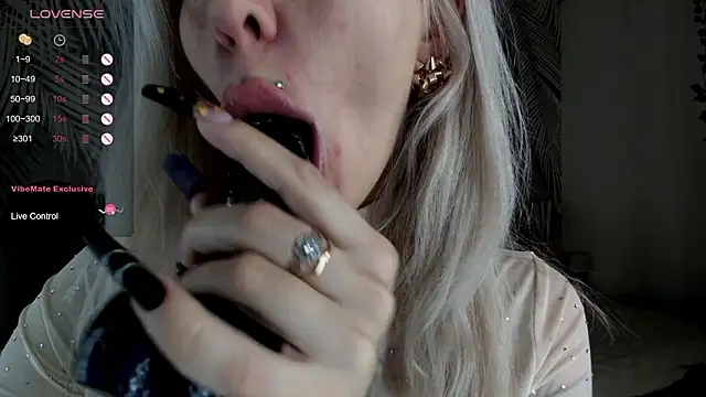 Kira Key online show from March 10, 2026, 1:54 am